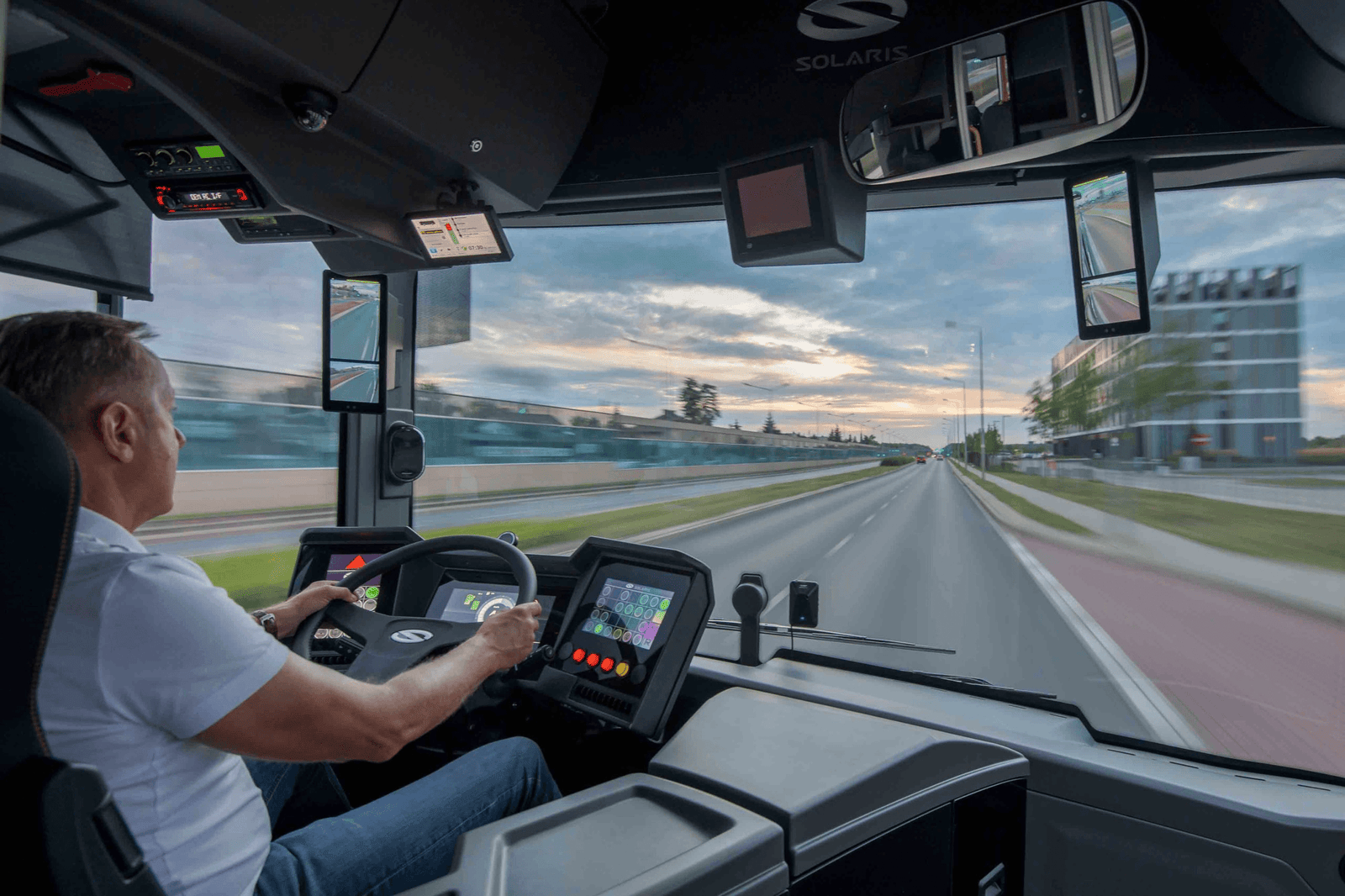 High-quality vehicle monitoring and surveillance equipment for enhanced fleet safety and management